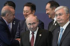 „Vztahy Ruska a Číny jsou rovnocenné,“ tvrdil Putin. Si Ťin-pching se přitom jen usmíval