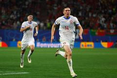 Lukáš Provod slaví gól v zápase Eura 2024 Portugalsko - Česko