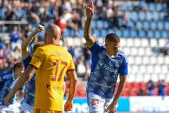 Jan Kliment slaví gól v ligovém utkání Olomouce proti Dukle