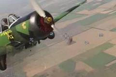 První záběry z dubna ukazují sestřelení dronu Orlan, druhé video z června natočil ruský dron