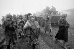 Mariusz Forecki: Prach. Ukázky fotografií z výstavy v pražské galerii 400 ASA