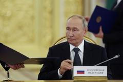 Putin mluvil s gubernátorem Alexejem Smirnovem o situaci v Kurské oblasti