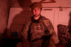 Ukrajinští vojáci tvrdě bojují o Časiv Jar v Doněcké oblasti