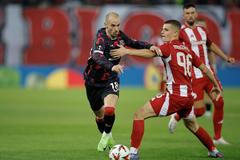 Václav Černý v zápase Olympiakos - Rangers v Evropské lize