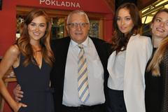 Vítězky České Miss 2018 na tiskové konferenci týmu F2 Charouz Racing System.