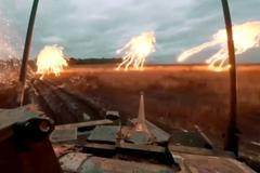 Exploze i kouřové clony. Ukrajinci v Kurské oblasti demonstrují sílu amerických bojových vozidel Bra