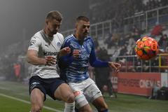 Filip Vaško ze Slovácka a Jan Kliment z Olomouce v zápase 15. kola Chance ligy