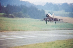 Poutací snímky, Film, Dálnice, Dálnice D1, Československý armádní film, přistávací plocha, Auto, historie