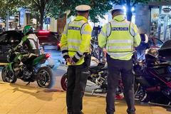 Ilustrační snímek, Dopravní policie, silniční kontrola, silniční kontroly, PČR, Policie České republiky, auto, motocykl, noční kontrola