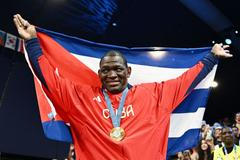 Kubánský zápasník Mijaín López slaví v Paříži páté olympijské zlato v řadě