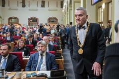 Zasedání pražského zastupitelstva při volbě primátora Bohuslava Svobody ze SPOLU a nové Rady města