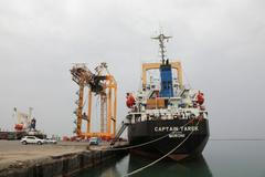 Loď přístav Hudajdá Jemen