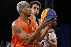 Nizozemec Worthy de Jong, hrdina finálového souboje v basketbalu 3x3 na OH 2024 v Paříži