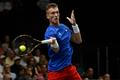 Jiří Lehečka v zápase Davis Cupu s Roberto Bautistou-Agutem