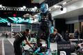 George Russell z Mercedesu slaví vítězství v kvalifikaci na VC Las Vegas F1 2024