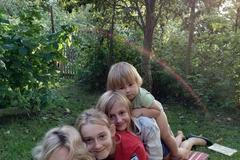 „Nevím, jak se s tím srovná.“ Ruská bomba zabila Ukrajinci ze Lvova manželku a tři dcery