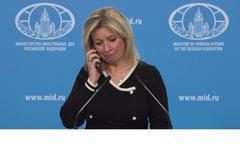 "Mášo, o tom nemluv." Telefonát z Kremlu přerušil brífink