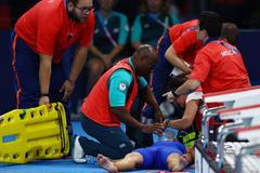 Slovenská plavkyně Tamara Potocká v péči lékařů na olympiádě v Paříži 2024