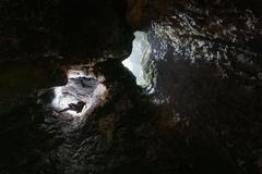 Petr Šimon Janíček: čeští speleologové zkoumají slovinskou jeskyni Kačna jama