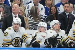 Jim Montgomery na lavičce Bostonu Bruins