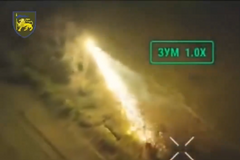 Několik videí ukazuje použití dronu se zápalnou směsí termit