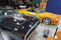 historická a filmová auta autosalon Paříž