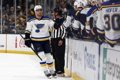 Radek Faksa (St. Louis) slaví gól v NHL