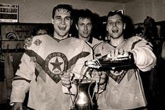 Hokejisté Sparty slaví titul ze sezony 1989/90