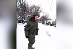 "Dědo, kolik ti je? "Mobilizovaný Rus natočil starého muže, který se nechal naverbovat do armády