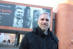 Předseda Pirátů Zdeněk Hřib při procházce Zlínem, kde chodil na střední školu.