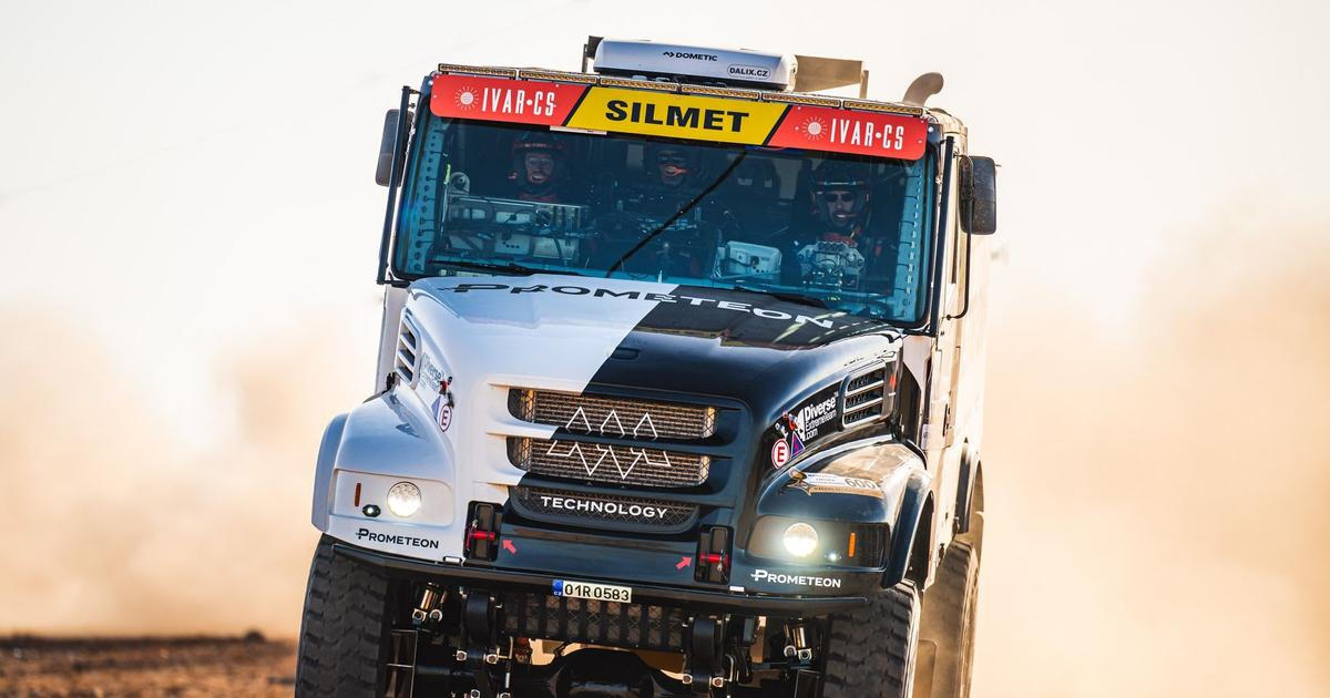 Macík útočí na třetí triumf na Dakaru za sebou. Čeští motocyklisté měli černý den
