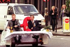 Britský moderátor Henry Kelly