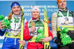 Ilona Plecháčová (uprostřed) se zlatou medailí z dorosteneckého MS