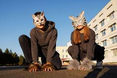 Mladí Rusové nosí zvířecí masky a chodí po čtyřech. Zlo ze Západu, vzpírá se Kreml