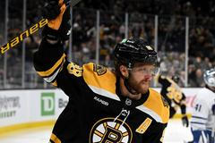 NHL: Toronto Maple Leafs at Boston Bruins hokej David Pastrńák gól radost
