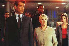 Judi Dench, Jeden svět nestačí