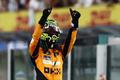 Pilot McLarenu Lando Norris slaví triumf ve VC Abú Zabí F1 2024