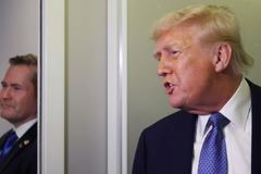 Americký prezident Donald Trump a jeho poradce pro národní bezpečnost Mike Waltz