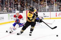 hokej NHL: Montreal Canadiens at Boston Bruins David Pastrňák