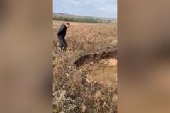 „Jde z toho strach.“ Díra uprostřed Ruska vyděsila místní obyvatele