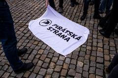 piráti sněm volba bartoš