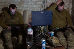 Přes den najít cíl, v noci zbyde kráter. Nemilosrdná taktika Ukrajiny děsí okupanty