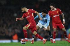 Mohamed Salah z Liverpoolu proti Omaru Marmúšovi z Manchesteru City