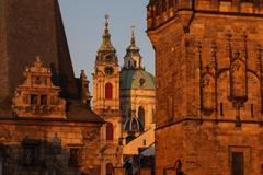 Mrazivá Praha, panorama, mráz, východ slunce, zima, počasí, ilustrační foto, Hradčany, Karlův most,