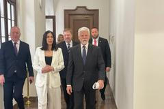 Prezident Petr Pavel přichází na zasedání Poslanecké sněmovny.