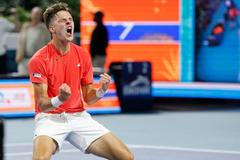 Jakub Menšík slaví na turnaji v Miami 2025 postup do finále