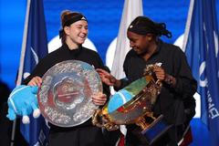 Karolína Muchová a Coco Gauffová po finále turnaje v Pekingu