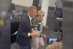 Politické bizáry s Andrejem Babišem a Helenou Válkovou dokazují, že se nemá slavit předčasně