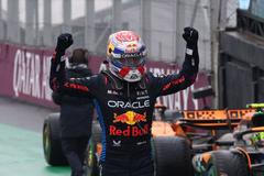 Max Verstappen z Red Bullu slaví vítězství ve VC Brazílie F1 2024