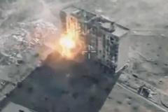 Rusové se po neúspěšném útoku v Toretsku stáhli do věžáku, Ukrajinci ho srovnali se zemí